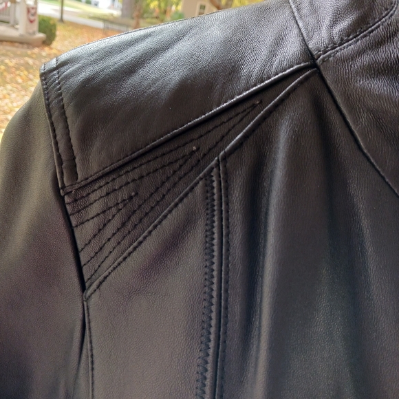 Women's vintage DKNY leather jacket - Picture 6 of 10